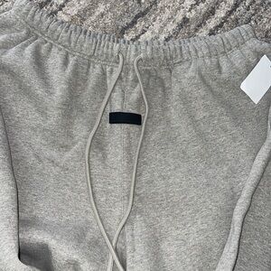 Fear of God Essential Relaxed Pants Dark Heather Oatmeal